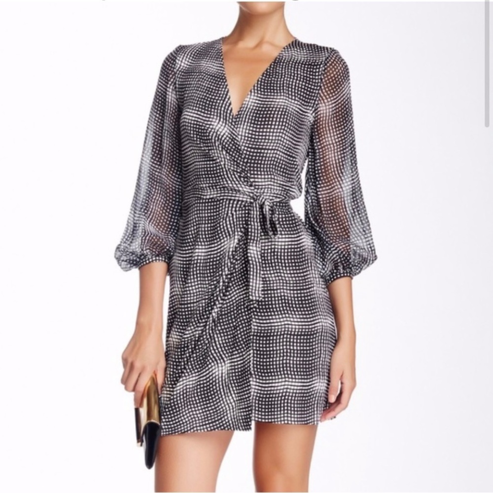 DIANE VON FURSTENBERG
Sigourney Silk Print Jersey‎ Wrap
Dress Size 2